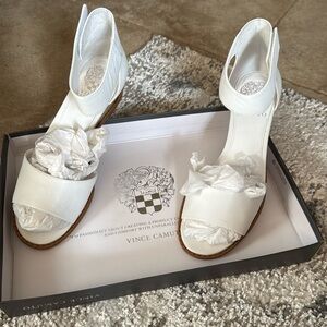 Vince comuto white size 6 Velcro closer on ankle